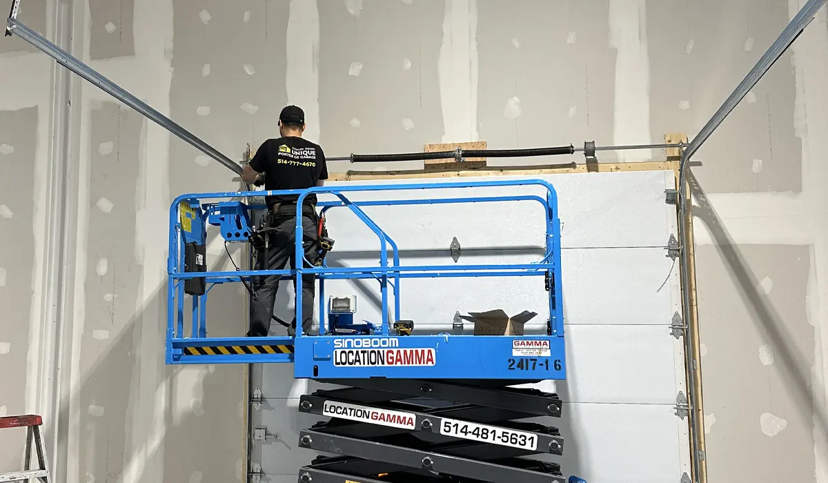 a technician in Montreal conducting a maintenance in a commercial garage door