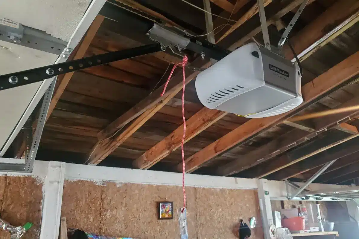 Reliable Garage Door Repair Services in Anjou