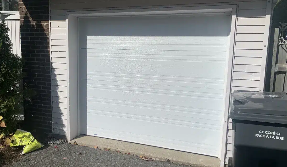 an insulated garage door installed in Laval residential properties