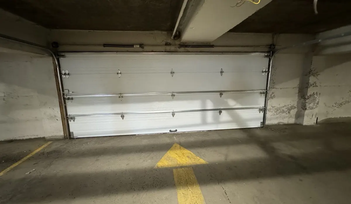 a new insulated garage door installed in a commercial building in Longueuil