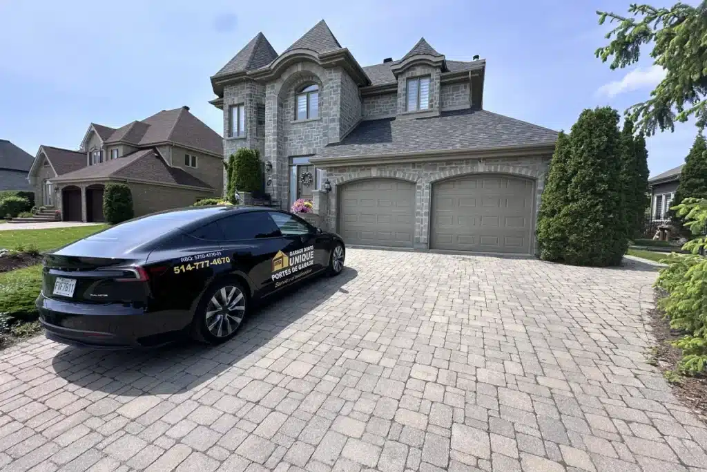 A service car from Unique Garage Doors offering Garage Door Repair and Installation Services in Greater Montreal Area