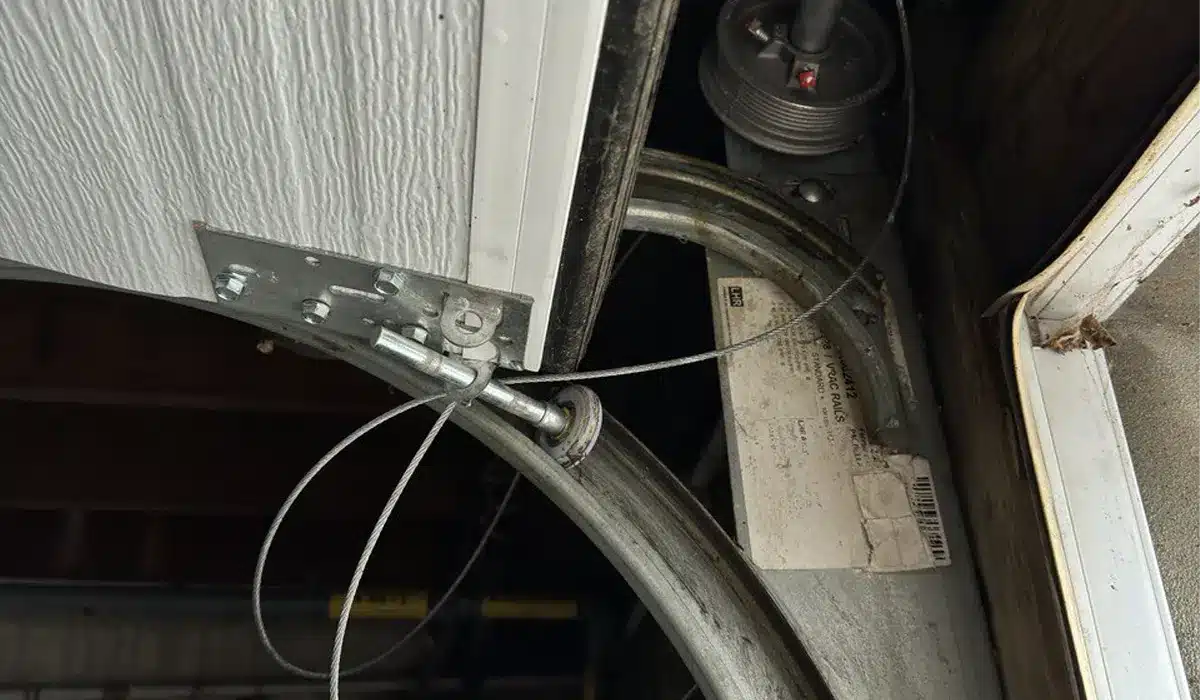 Broken Garage Door Cable Repair in Dollard des Ormeaux