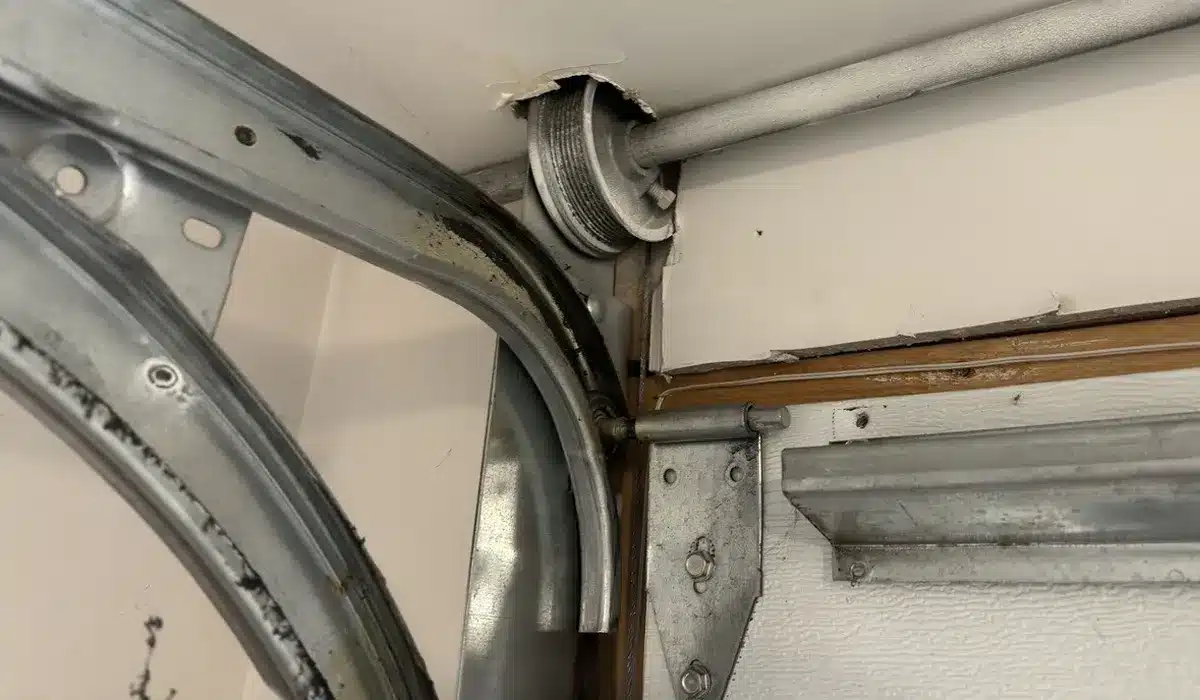 Repairing a Garage Door Rail in Dollard des Ormeaux